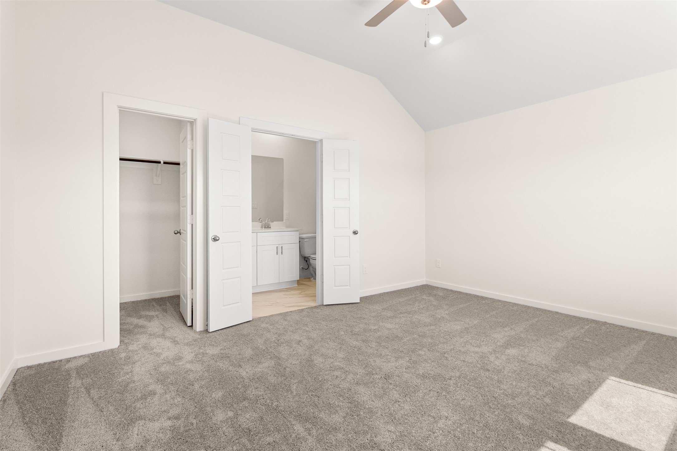 6643 Escondido Drive Rosharon, TX 77583 - Photo 12 of 25 an empty room with chandelier fan