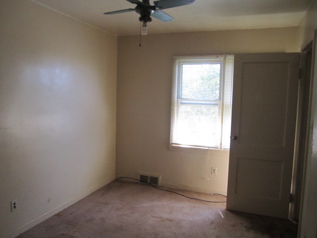 1443 North 32nd Road Ottawa, IL 61350 - Photo 7 of 11 an empty room with a window