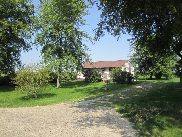 1443 North 32nd Road Ottawa, IL 61350 - Photo 9 of 11 a view of a park with a house in the background