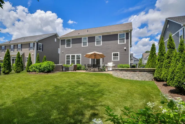 $859,900 | 570 Amy Lane, Wheaton, IL 60187