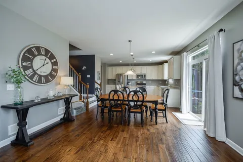 $859,900 | 570 Amy Lane, Wheaton, IL 60187