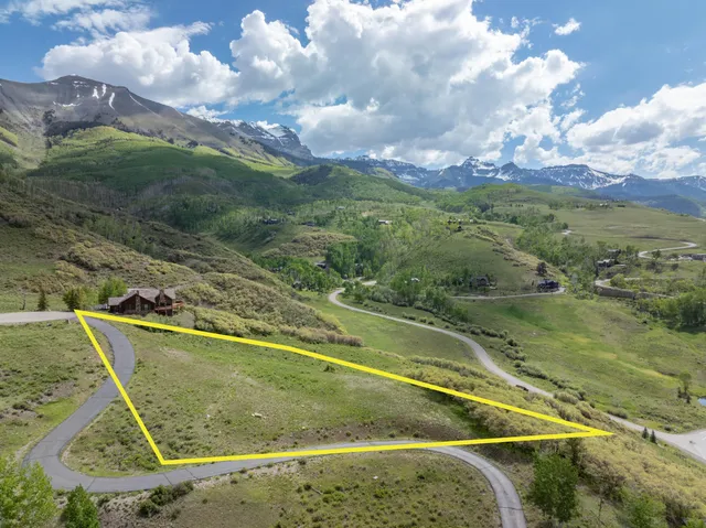 a view of a tennis court