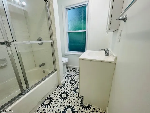 $2,200 | 76 Chestnut Street, Unit 1, Montclair, NJ 07042