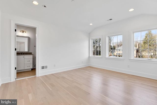 $5,300,000 | 9129 Kittery Lane, Bethesda, MD 20817