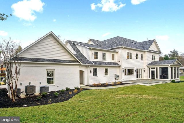 $5,300,000 | 9129 Kittery Lane, Bethesda, MD 20817