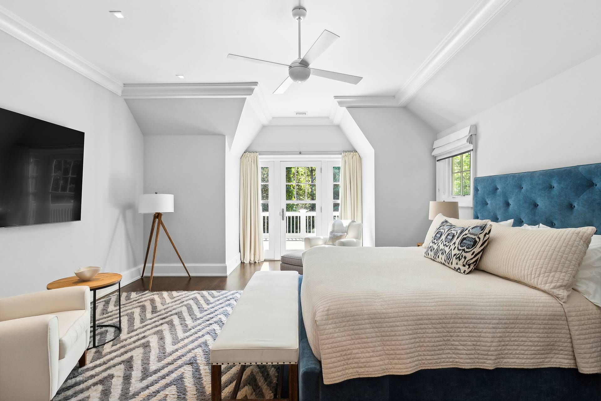 40 Roxbury Lane Wainscott, NY 11975 - Photo 13 of 29 a bedroom with a bed a mirror and a flat screen tv