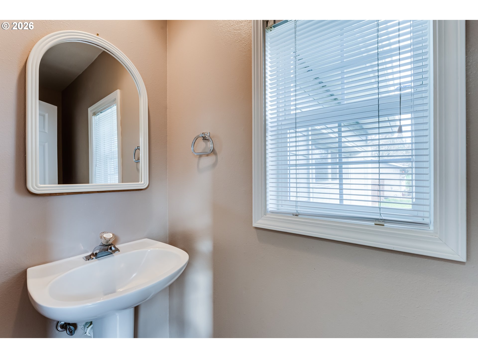 951 West 27th Avenue Eugene, OR 97405 - Photo 17 of 34 a bathroom with a sink and a mirror