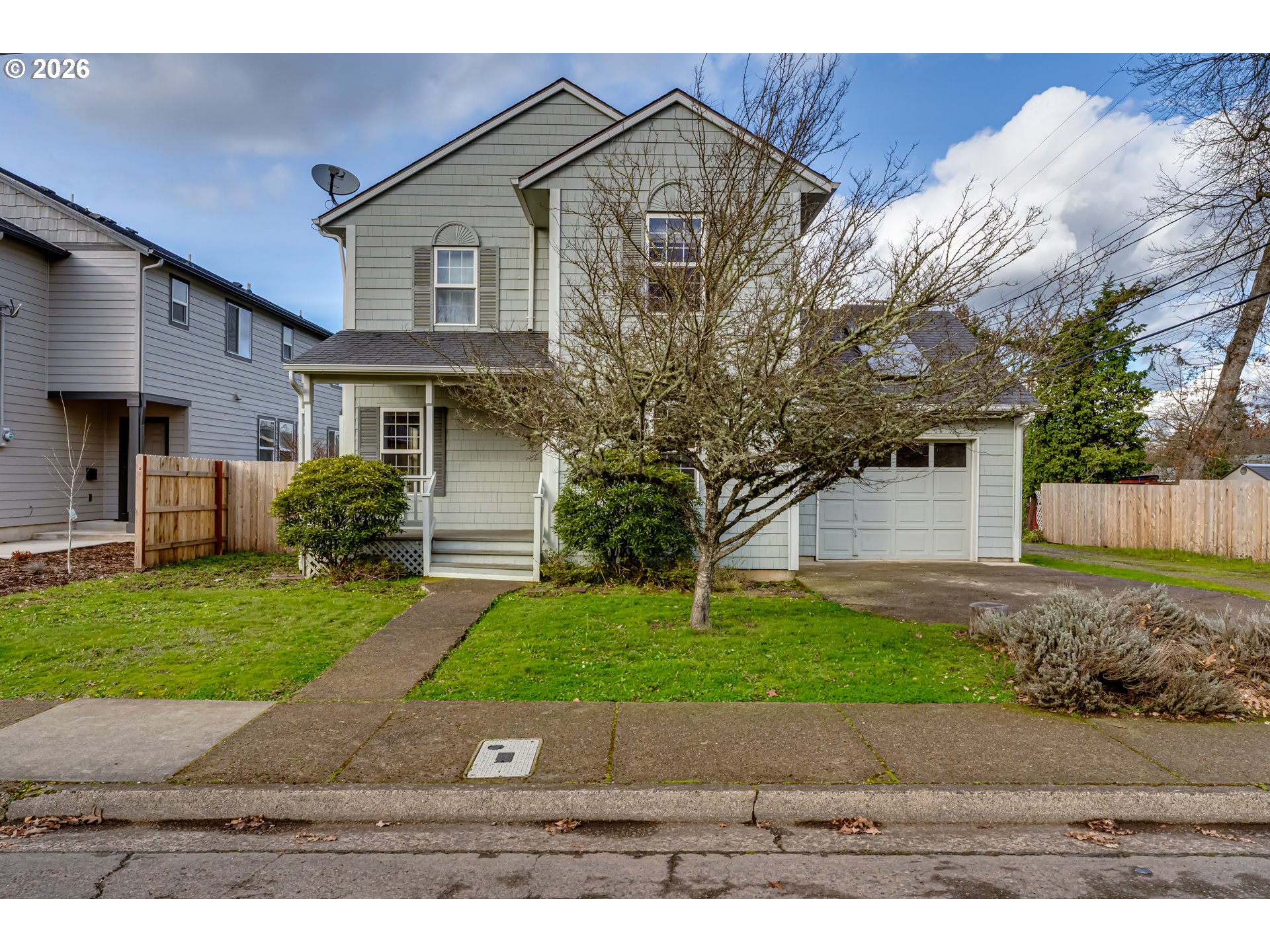 951 West 27th Avenue Eugene, OR 97405 - Photo 2 of 34 a house view with a outdoor space