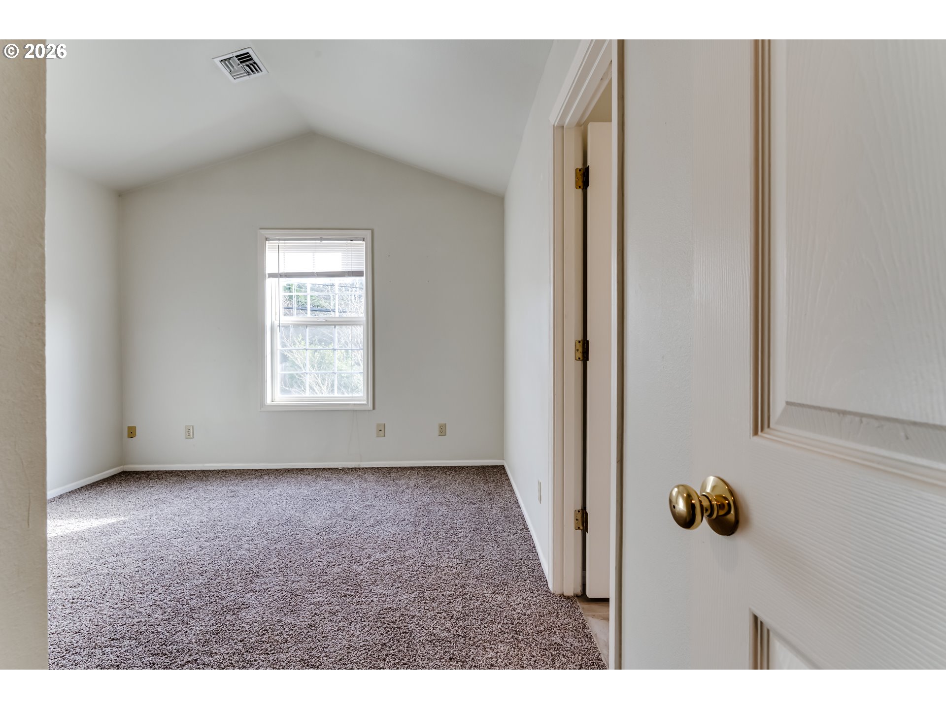 951 West 27th Avenue Eugene, OR 97405 - Photo 22 of 34 a view of an entryway