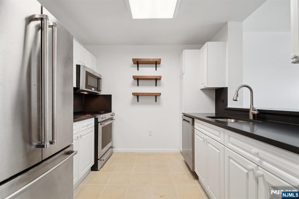 110 City Place Edgewater, NJ 07020 - Photo 10 of 44