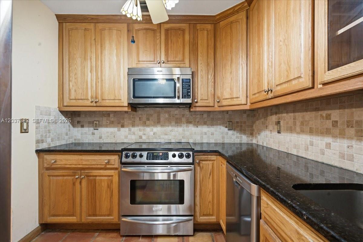 2550 Trapp Avenue Miami, FL 33133 - Photo 6 of 18