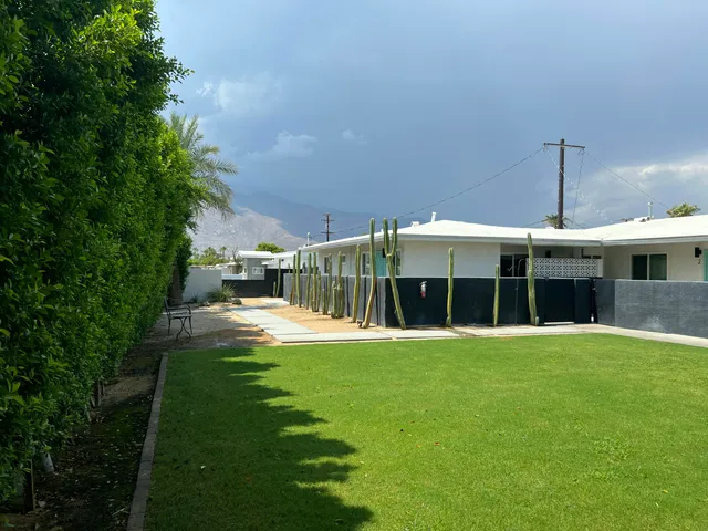 a view of a house with backyard and garden