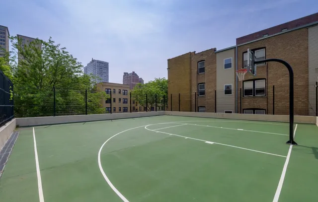 $330,000 | 3930 North Pine Grove Avenue, Unit 1011, Chicago, IL 60613