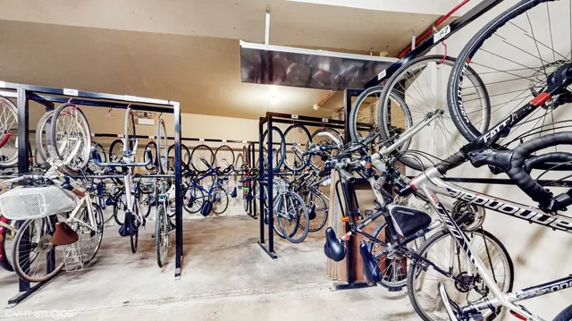 $330,000 | 3930 North Pine Grove Avenue, Unit 1011, Chicago, IL 60613