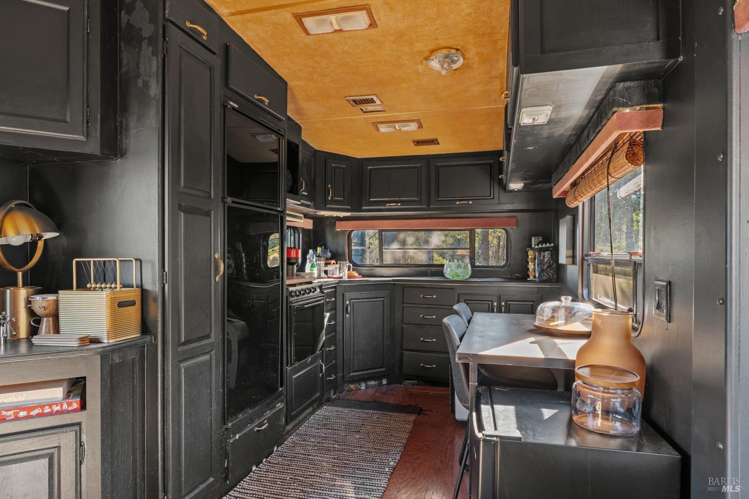 6775 County Road 110 Hopland, CA 95449 - Photo 17 of 53 an outdoor space with seating area