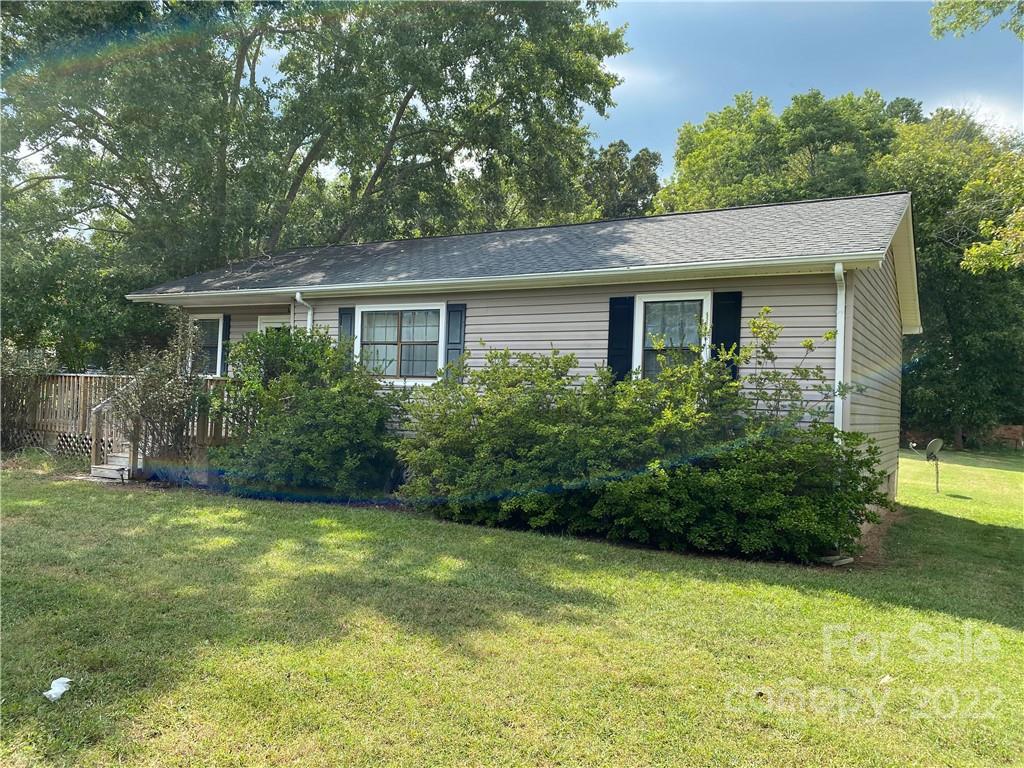 1023 Hay Row Road Clover, SC 29710 - Photo 3 of 24 Gallery Image 3