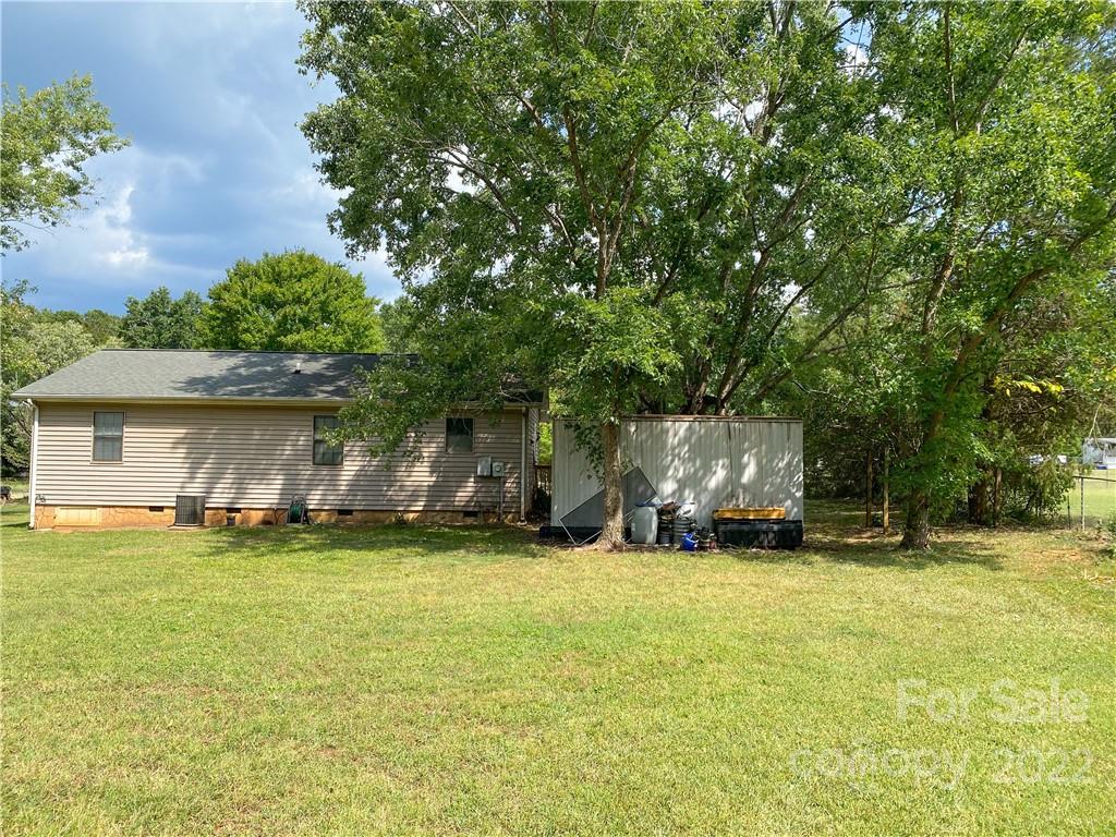 1023 Hay Row Road Clover, SC 29710 - Photo 4 of 24 Gallery Image 4