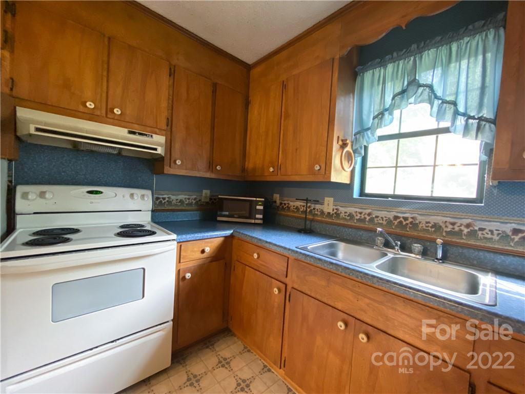 1023 Hay Row Road Clover, SC 29710 - Photo 6 of 24 Gallery Image 6
