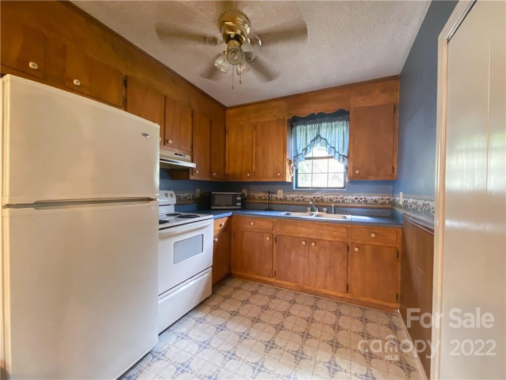 1023 Hay Row Road Clover, SC 29710 - Photo 10 of 24 Gallery Image 10