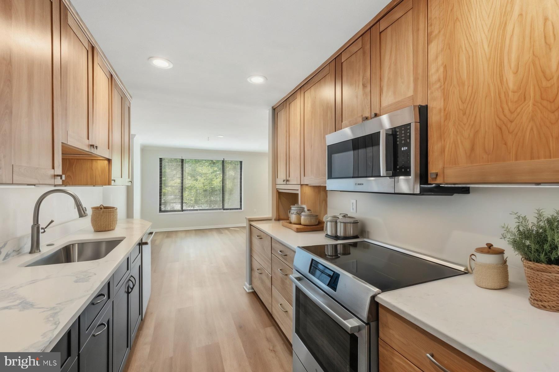 2501 Calvert Street Northwest, Unit 310 Washington, DC 20008 - Photo 2 of 15 VS
