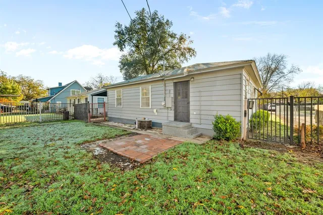 a front view of house with backyard and green space