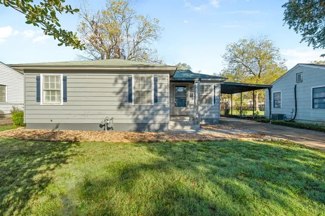 a front view of house with yard