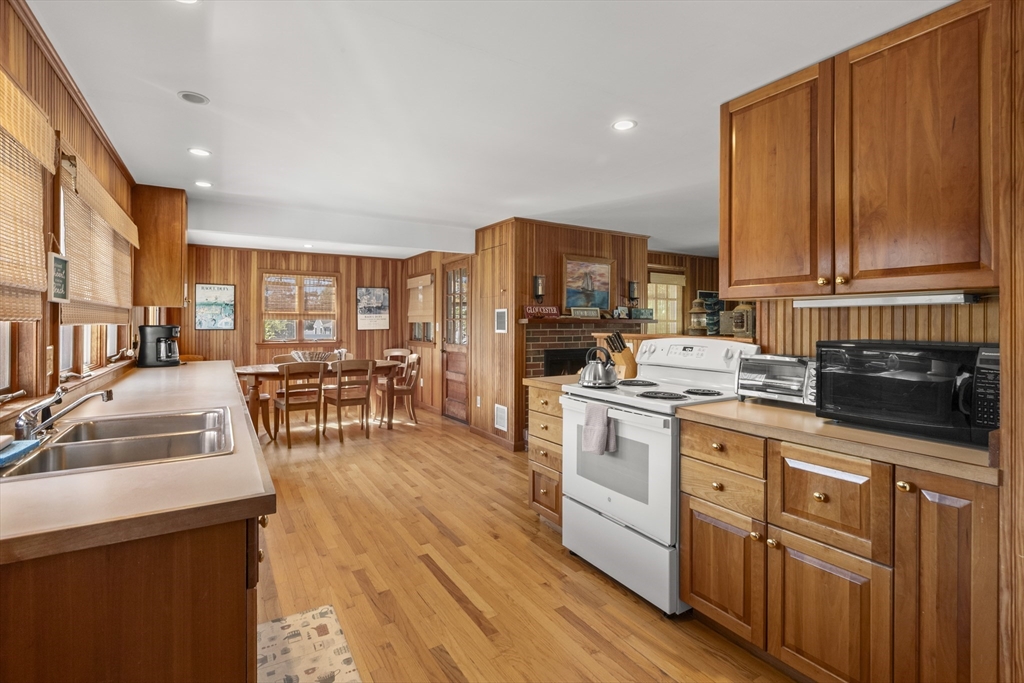 11 Sleepy Hollow Road Gloucester, MA 01930 - Photo 8 of 26
