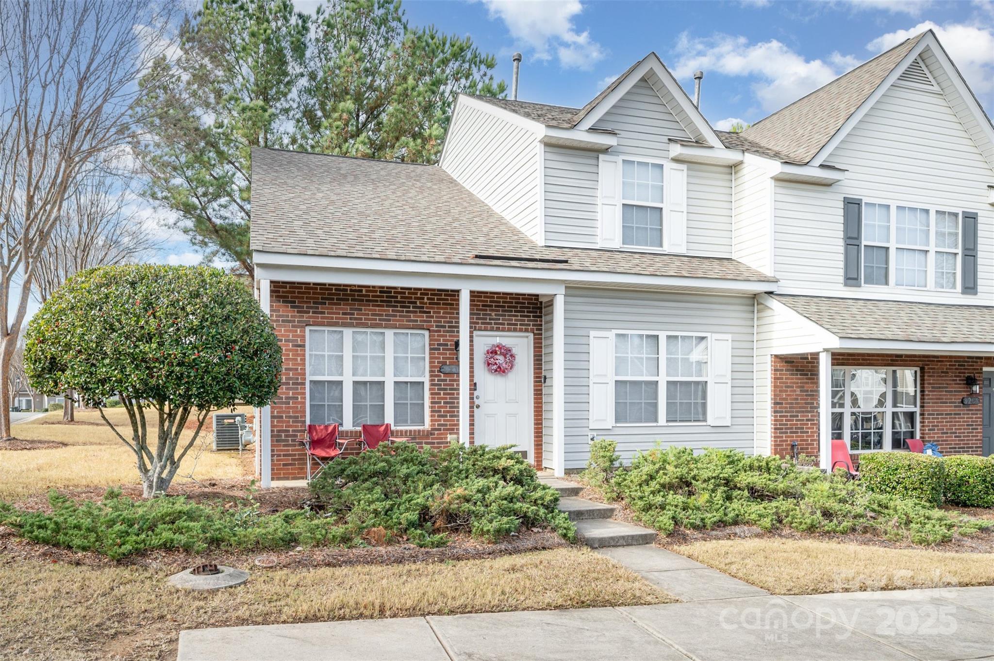 3201 Blythe Ridge Court Charlotte, NC 28213 - Photo 2 of 10 front view of a house with a yard