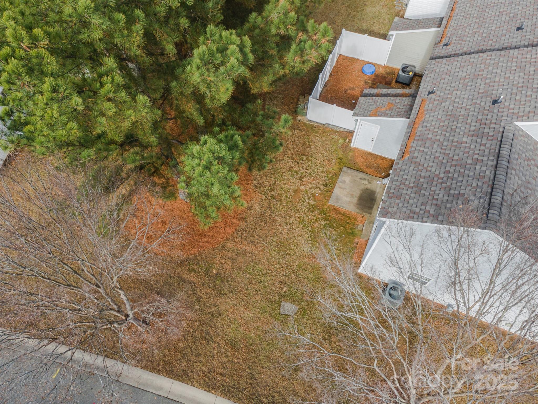 3201 Blythe Ridge Court Charlotte, NC 28213 - Photo 8 of 10 view of outdoor space and yard