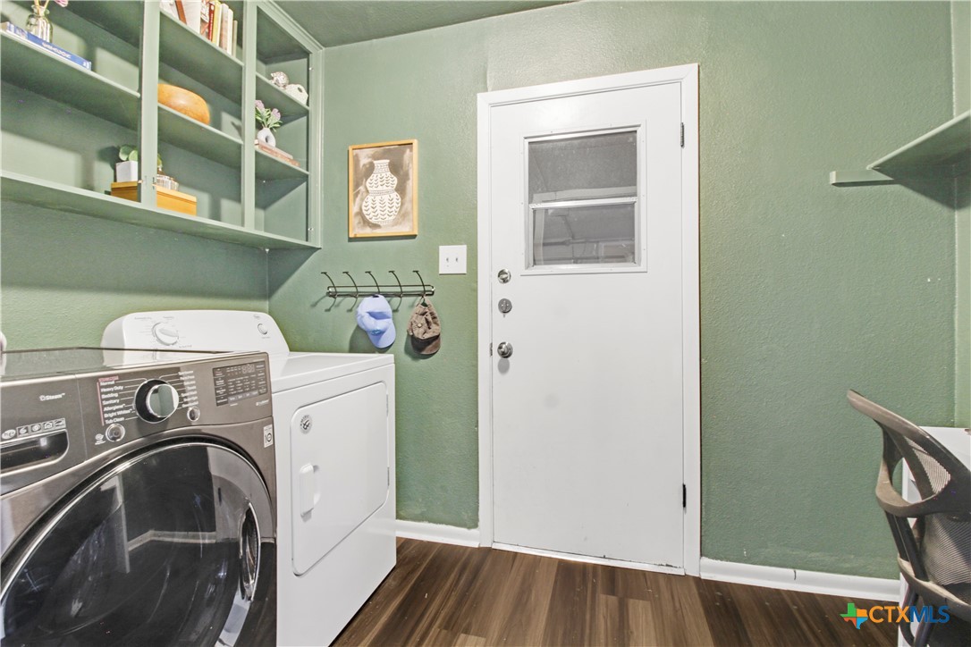 4314 Fox Trail Temple, TX 76504 - Photo 19 of 22 a utility room with dryer and washer