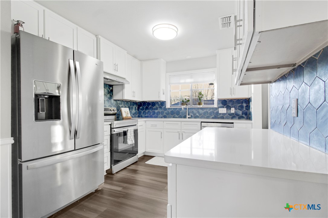 4314 Fox Trail Temple, TX 76504 - Photo 6 of 22 a kitchen with stainless steel appliances a refrigerator sink and stove