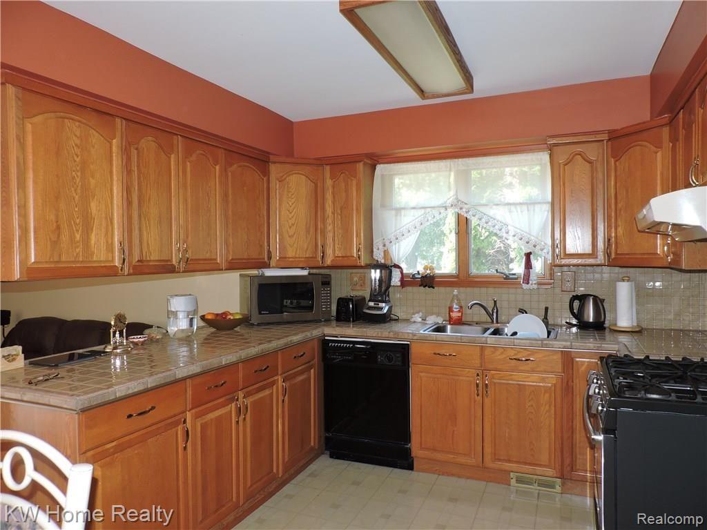 33685 Bostwick Place Farmington Hills, MI 48335 - Photo 8 of 29