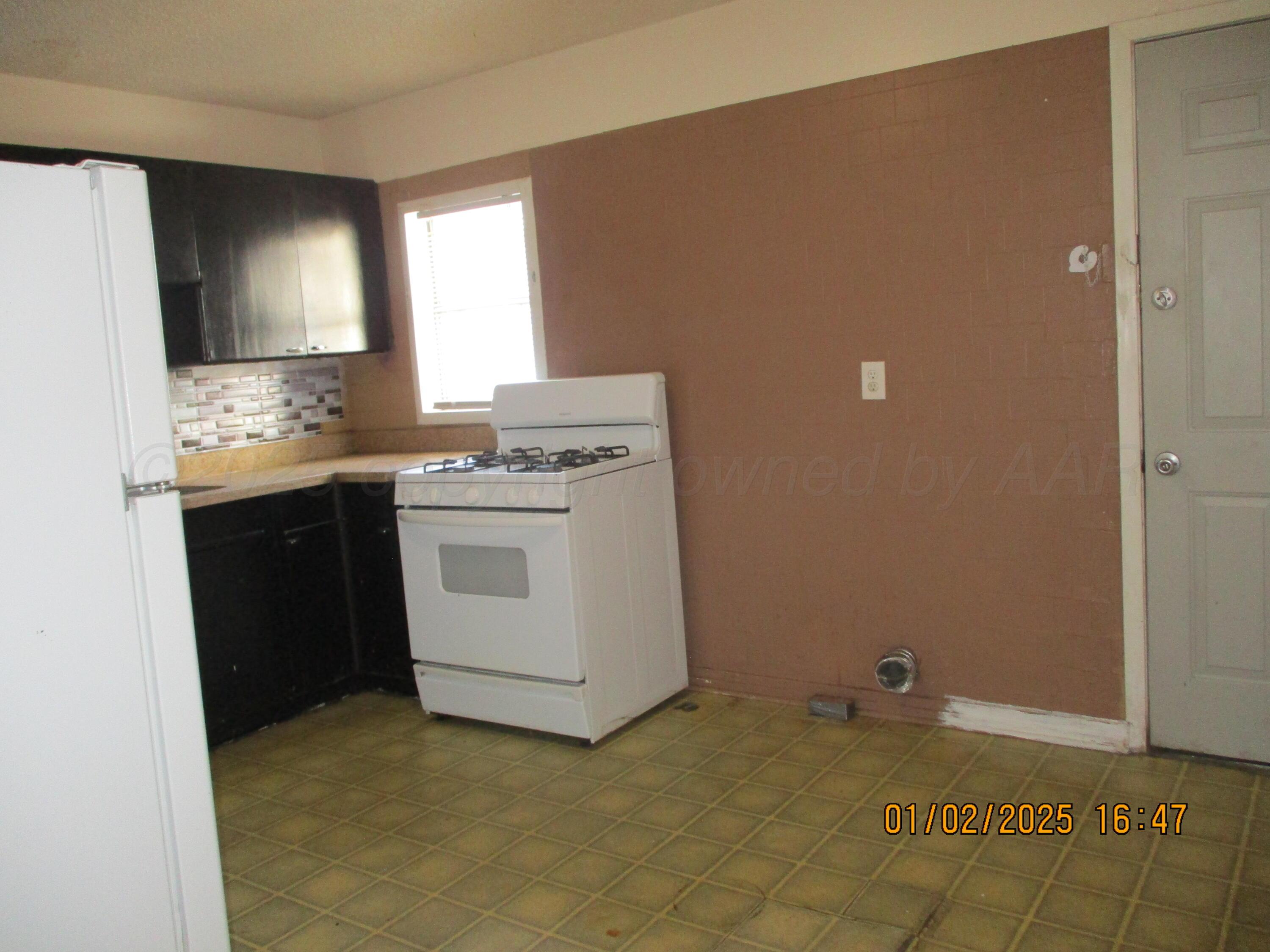 1613 Martin Road Amarillo, TX 79107 - Photo 3 of 10 KItchen