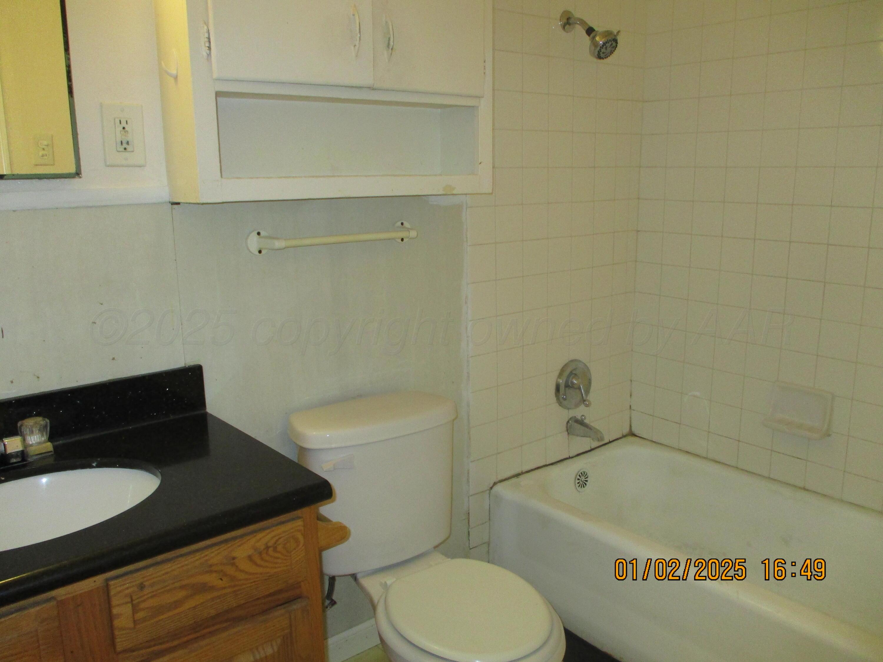1613 Martin Road Amarillo, TX 79107 - Photo 7 of 10 Bathroom