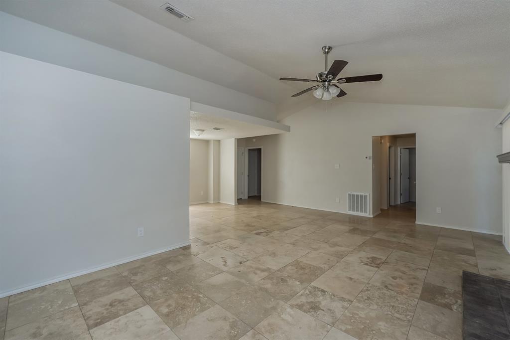 3805 Big Leaf Lane Fort Worth, TX 76137 - Photo 2 of 16 an empty room with closet and a ceiling fan
