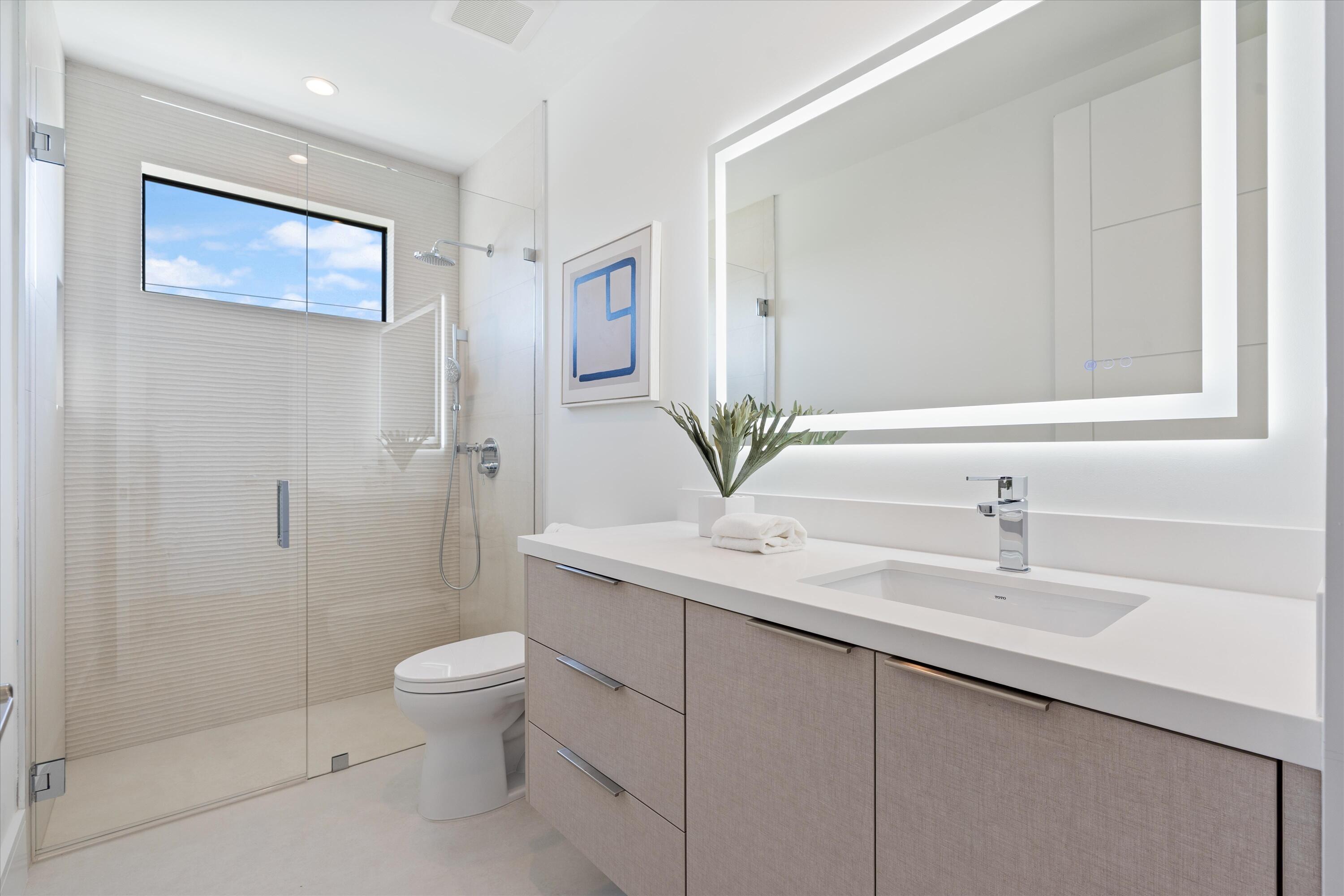 498 Northeast 6th Street Boca Raton, FL 33432 - Photo 31 of 60 Bathroom 3 En-Suite