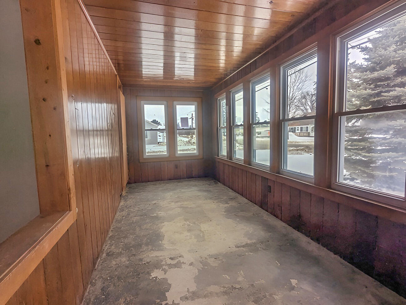 809 Maple Street Grayling, MI 49738 - Photo 11 of 11 Enlosed porch