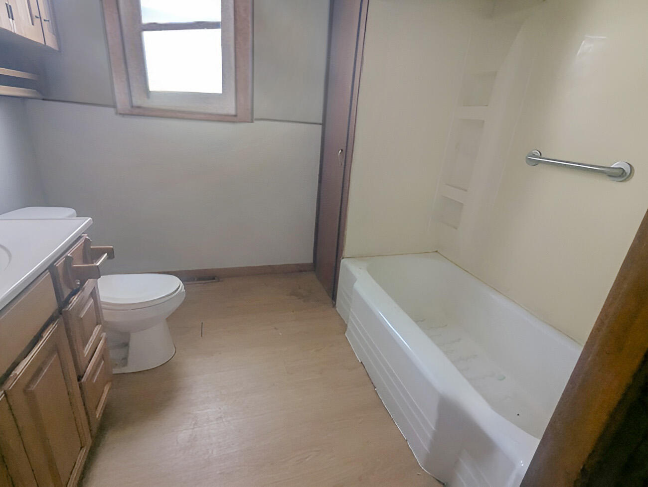 809 Maple Street Grayling, MI 49738 - Photo 8 of 11 Full bath