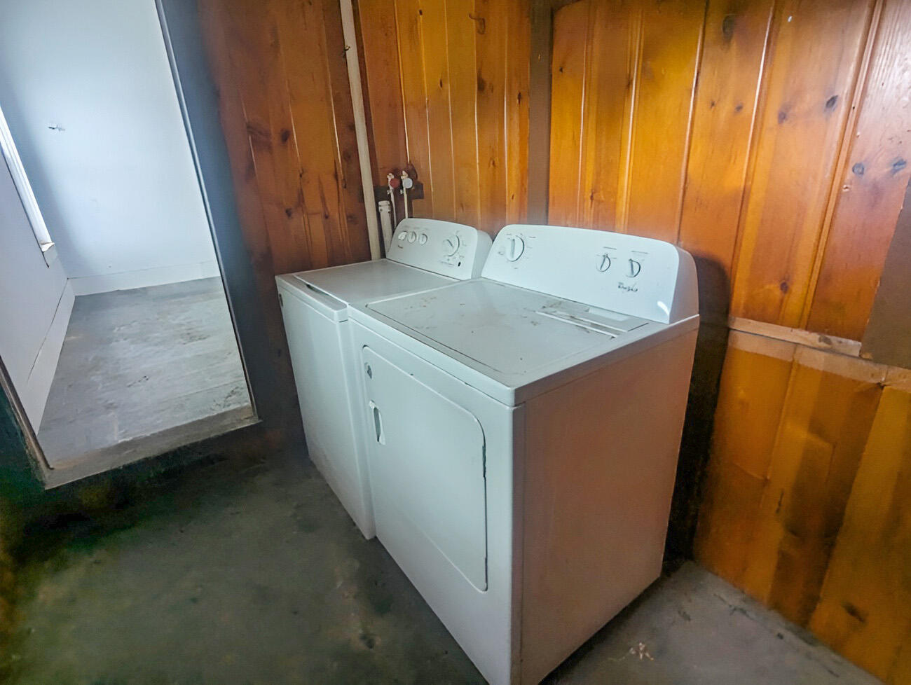 809 Maple Street Grayling, MI 49738 - Photo 9 of 11 Laundry