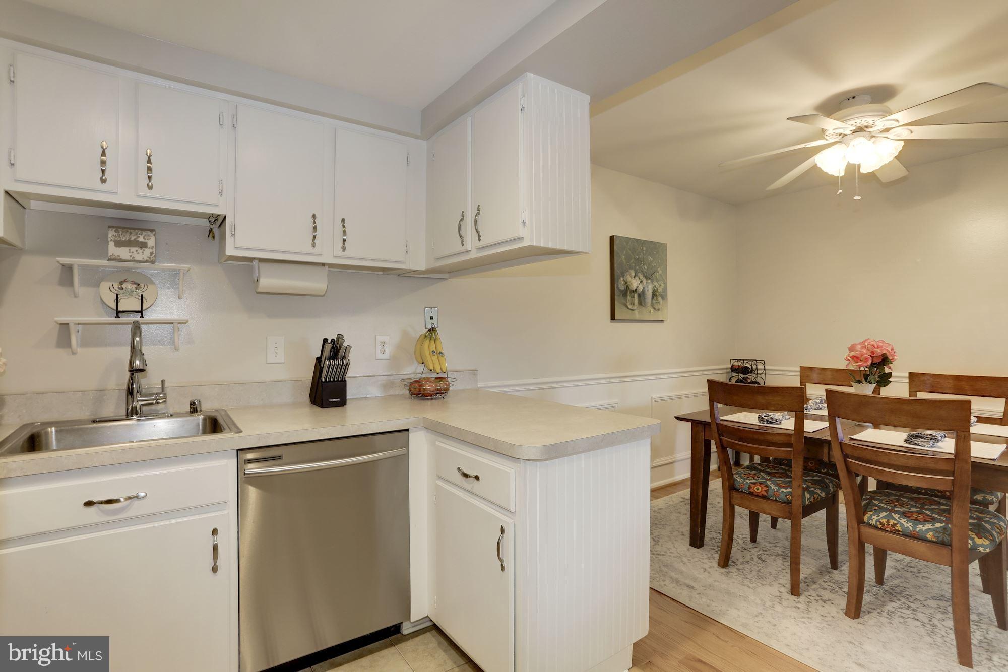 2574 Riva Road, Unit 17A Annapolis, MD 21401 - Photo 8 of 20 Kitchen