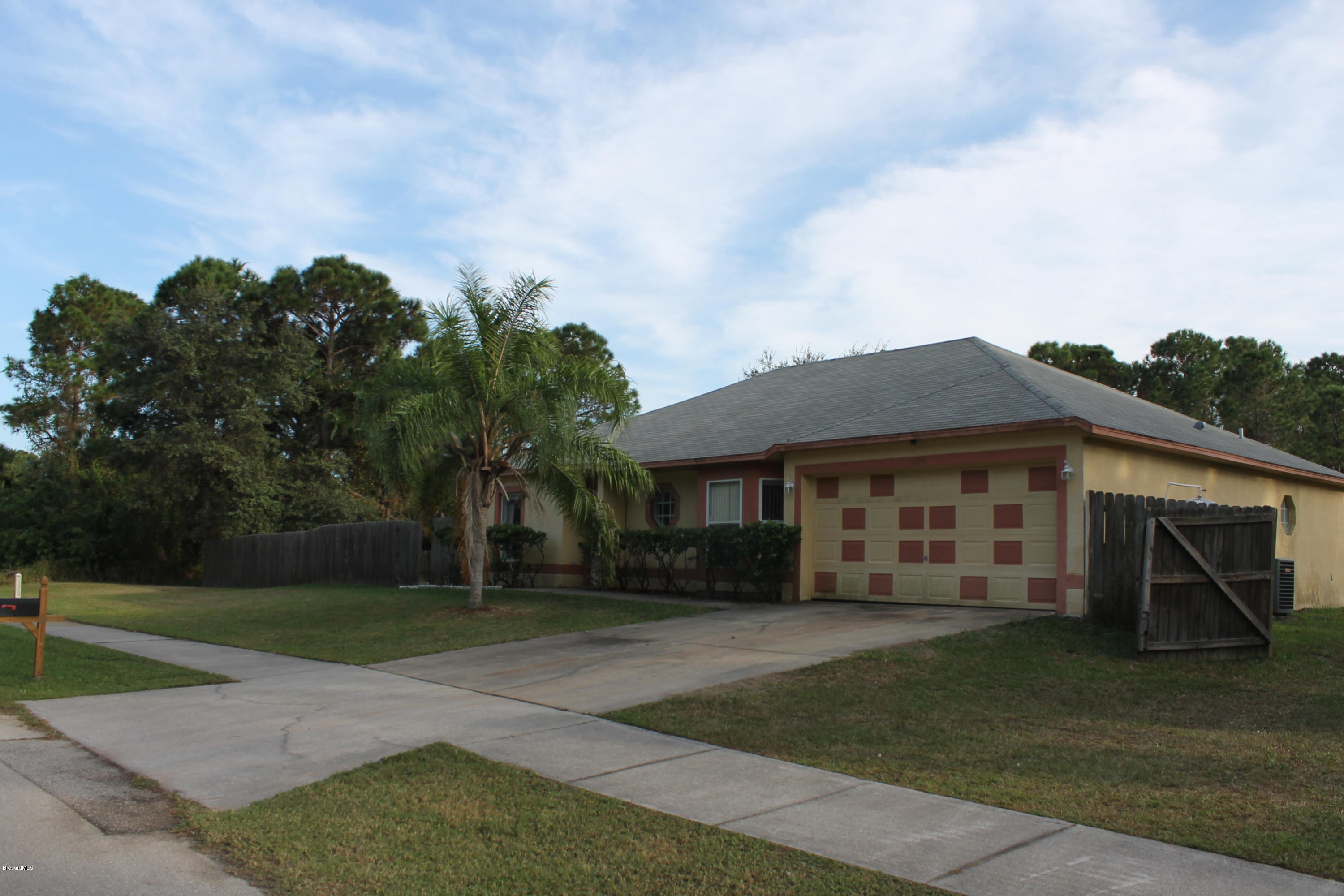 1190 Tupelo Road Southwest Palm Bay, FL 32908 - Photo 2 of 25 IMG_2123
