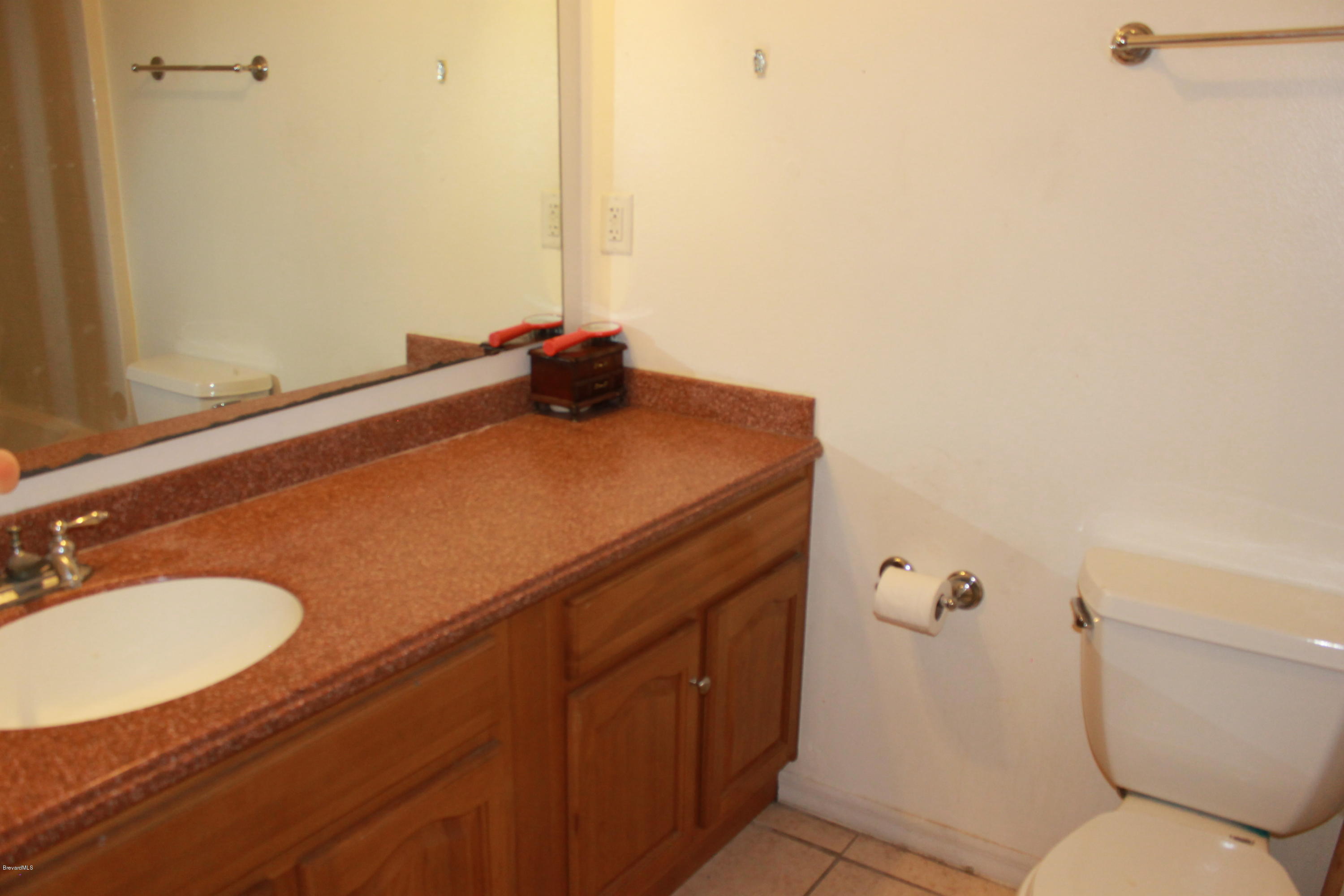 1190 Tupelo Road Southwest Palm Bay, FL 32908 - Photo 16 of 25 Guest Bathroom