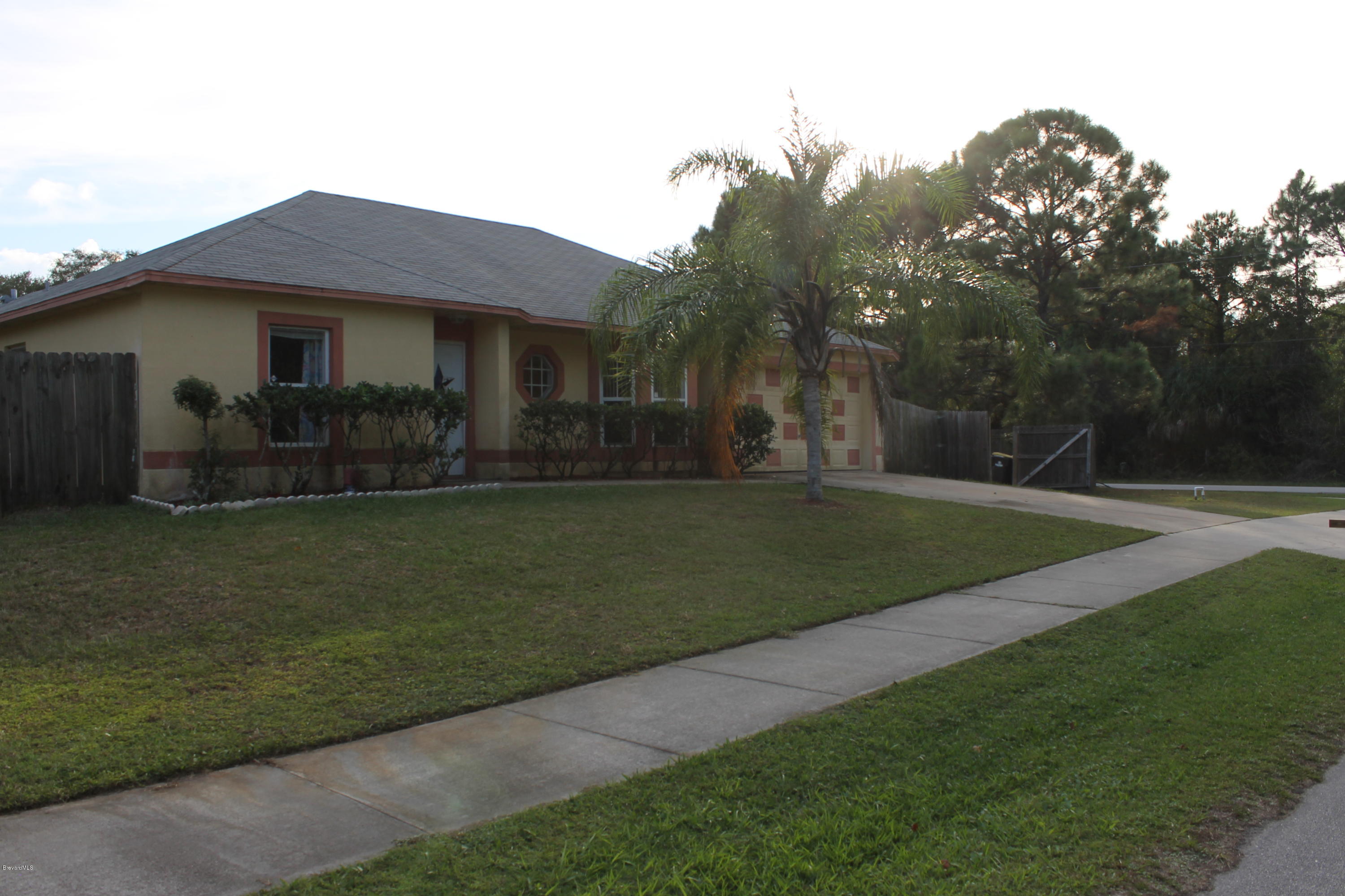 1190 Tupelo Road Southwest Palm Bay, FL 32908 - Photo 8 of 25 IMG_2122