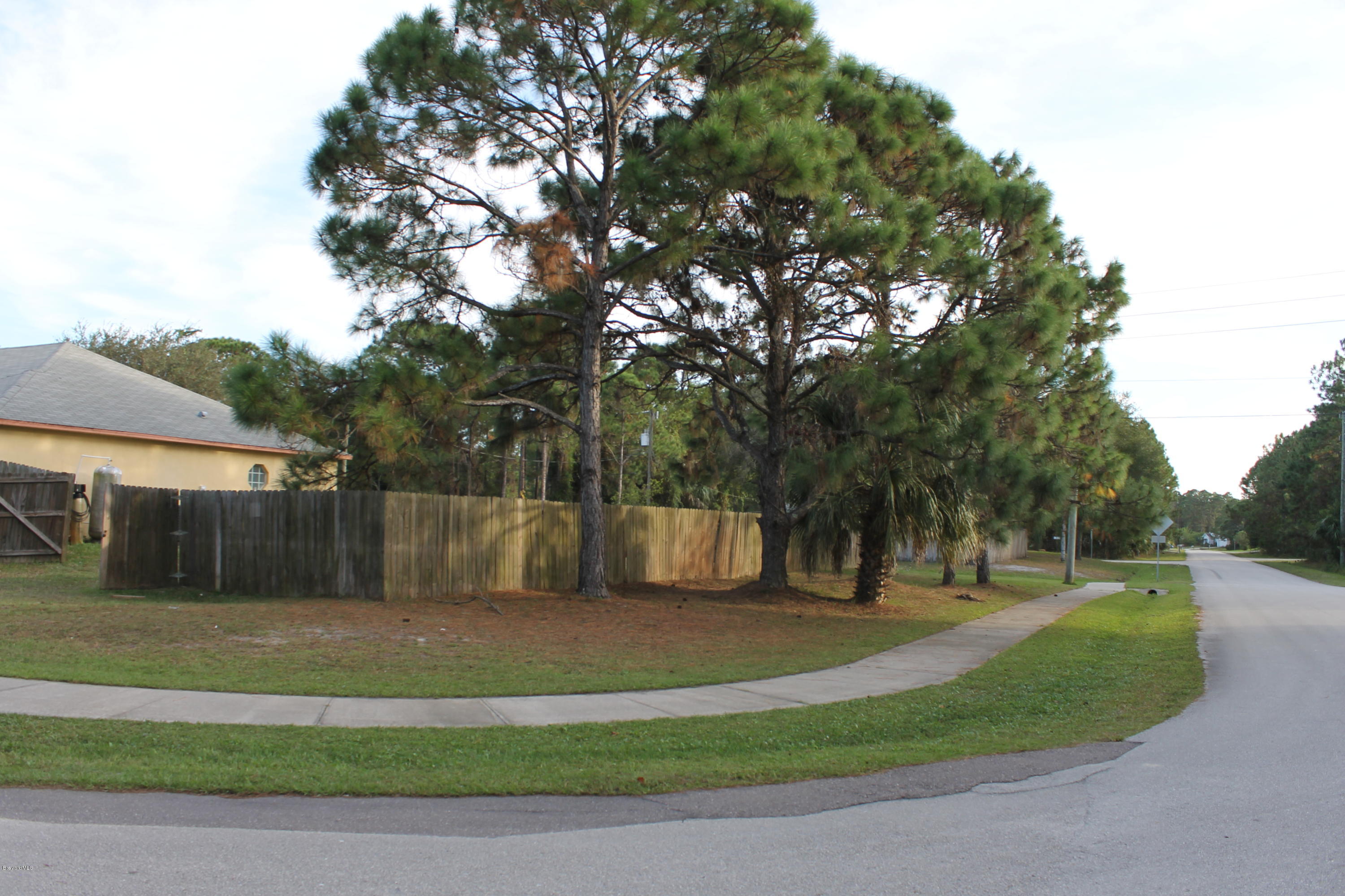 1190 Tupelo Road Southwest Palm Bay, FL 32908 - Photo 9 of 25 IMG_2125