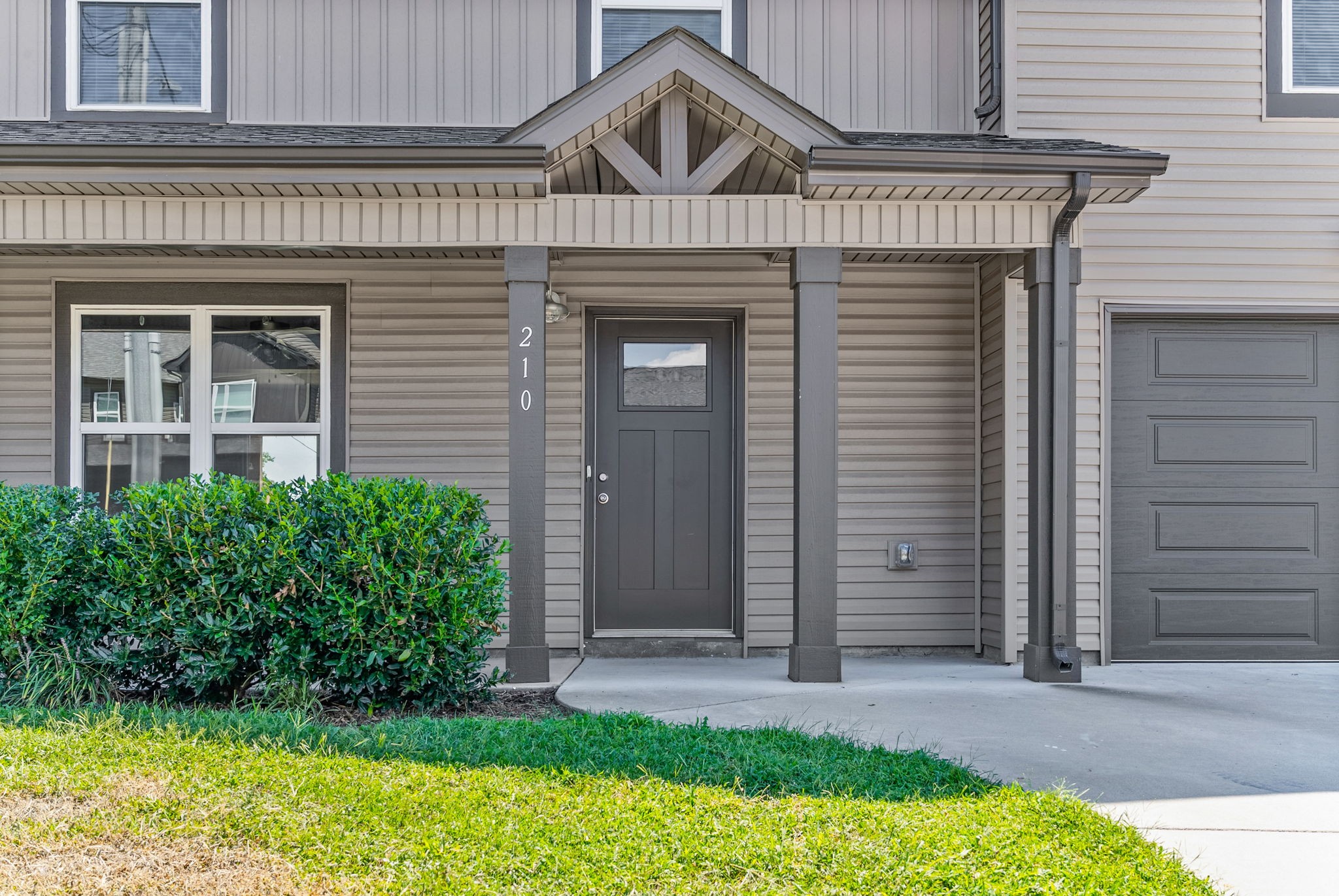 210 King Road Clarksville, TN 37042 - Photo 2 of 28 Gallery Image 2