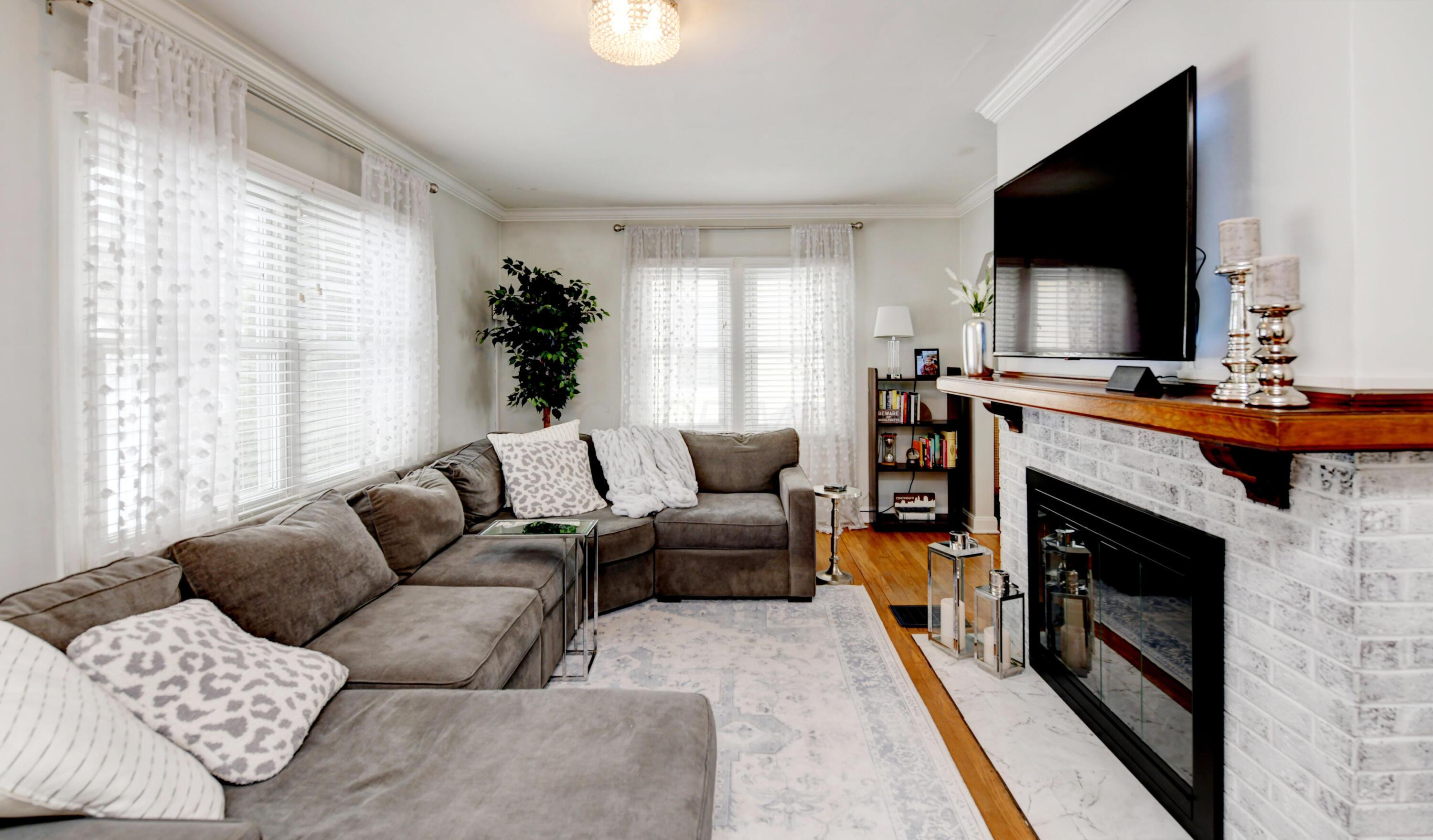 531 Richards Road Columbus, OH 43214 - Photo 5 of 45 Living Room (3)