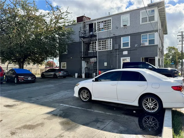 a car parked in front of a white house