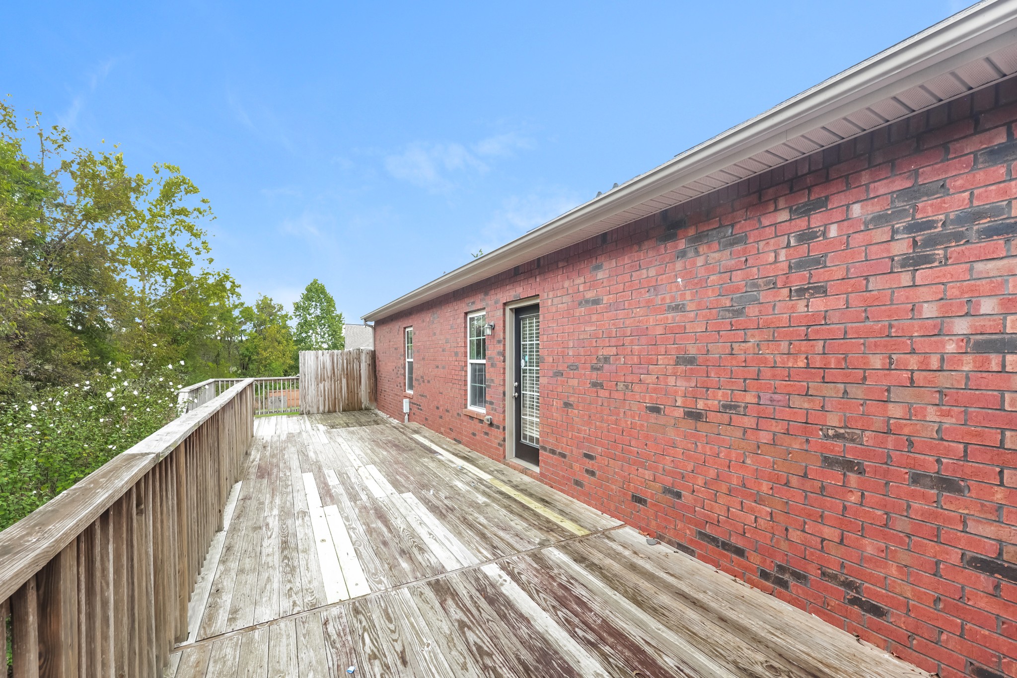 106 Abbey Road Lebanon, TN 37090 - Photo 15 of 17 a view of balcony with wooden floor and fence