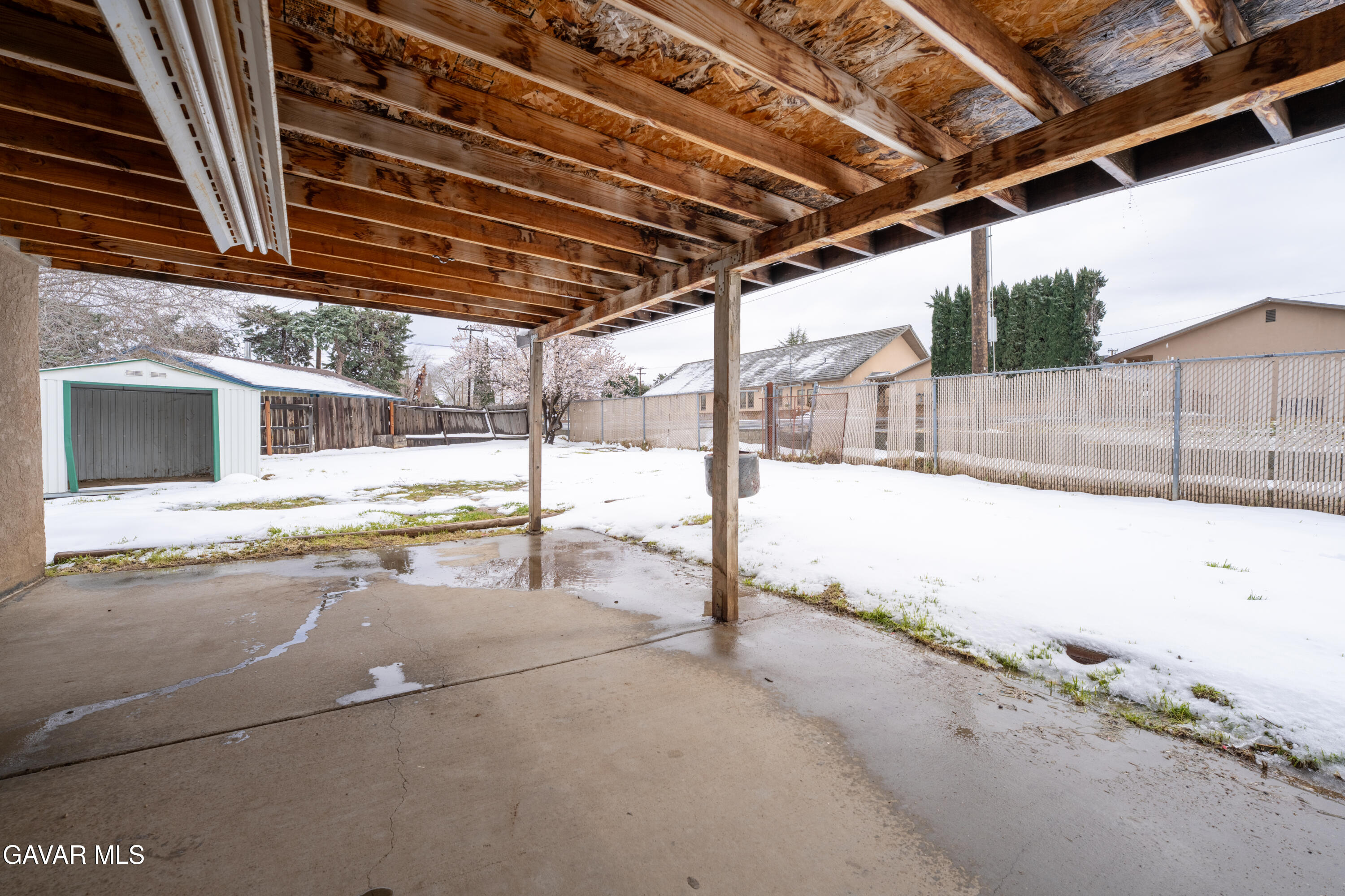 914 Acacia Court Tehachapi, CA 93561 - Photo 15 of 18 a view of a backyard of a house