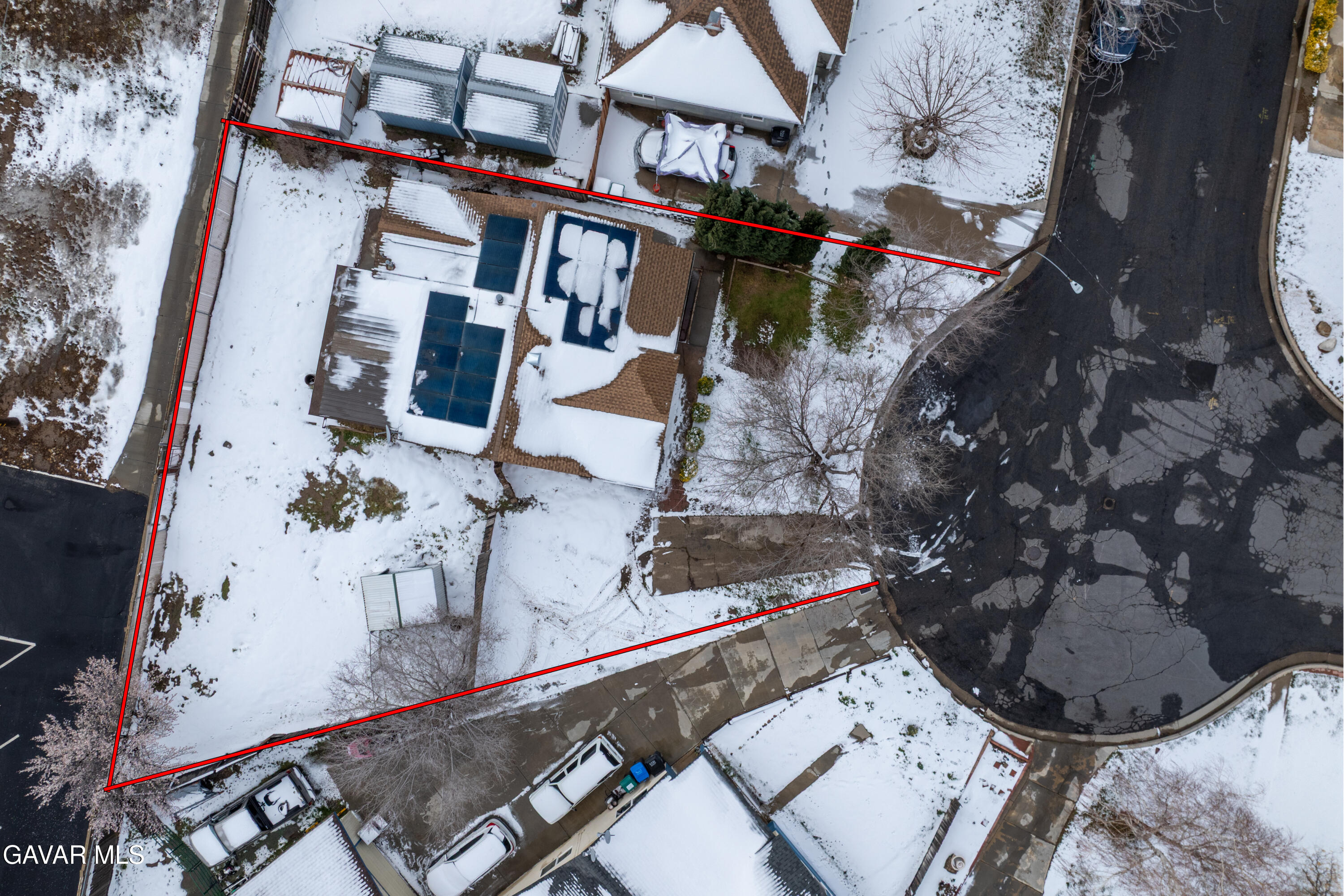 914 Acacia Court Tehachapi, CA 93561 - Photo 16 of 18 front view of a house with a yard